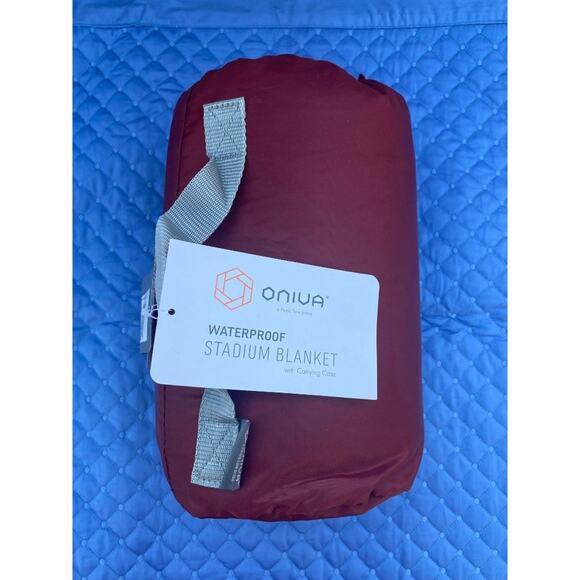 Oniva All-Purpose Machine Washable Water Proof Stadium Blanket Burgandy - Picture 3 of 4